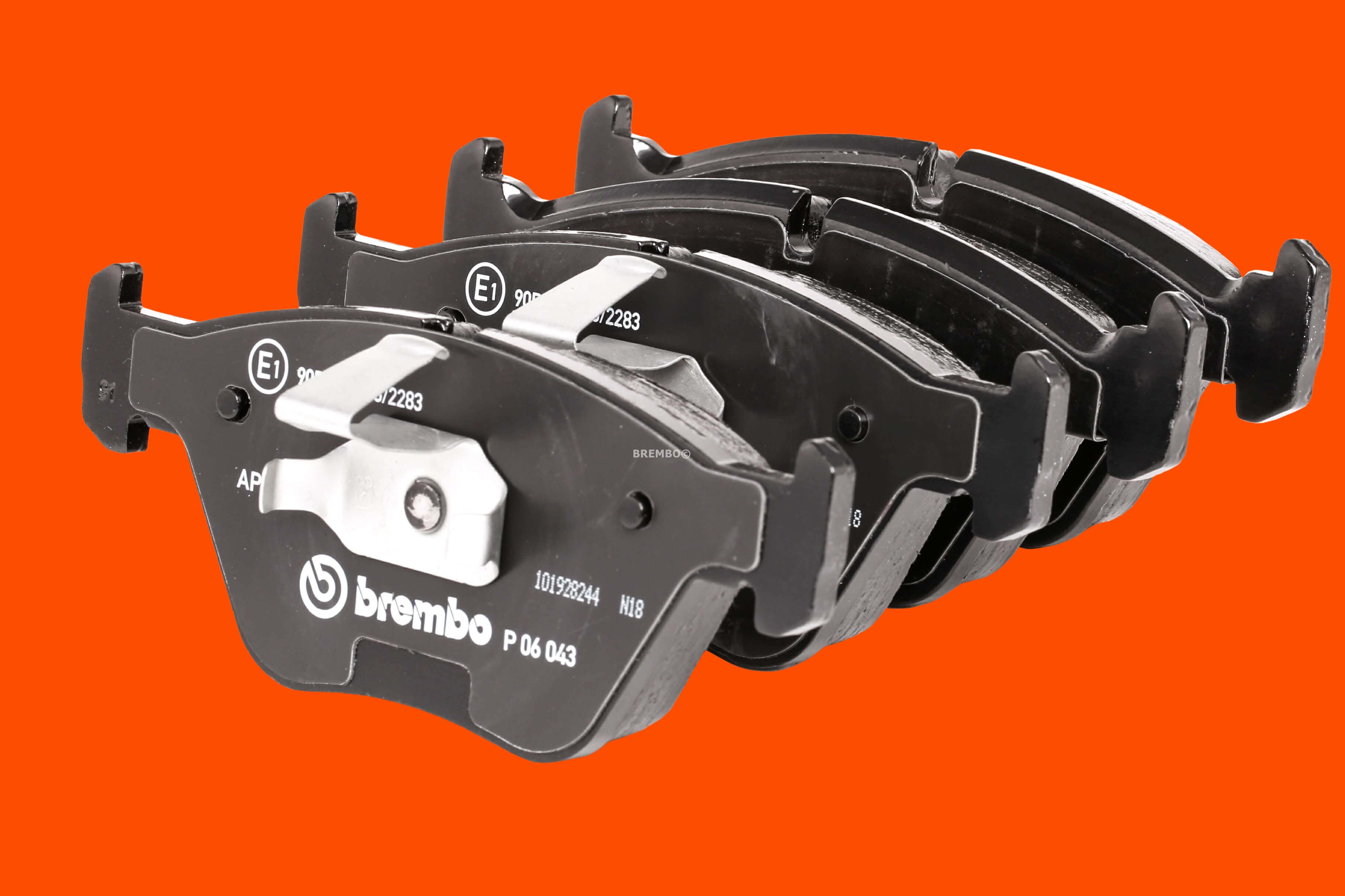 BREMBO Jeu de plaquettes de frein PRIME LINE préparé pour indicateur d'usure P 06 043 Kit de plaquettes de frein, frein à disque,Plaquettes de frein